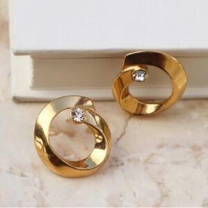 Vintage Gold tone Hoop Circle Stud earrings.